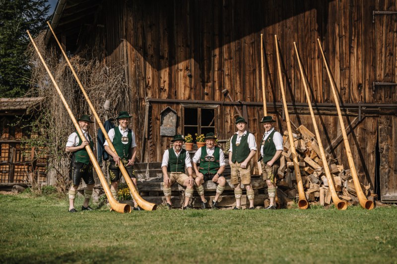 Alphornblaeser-Gruppenbild-1