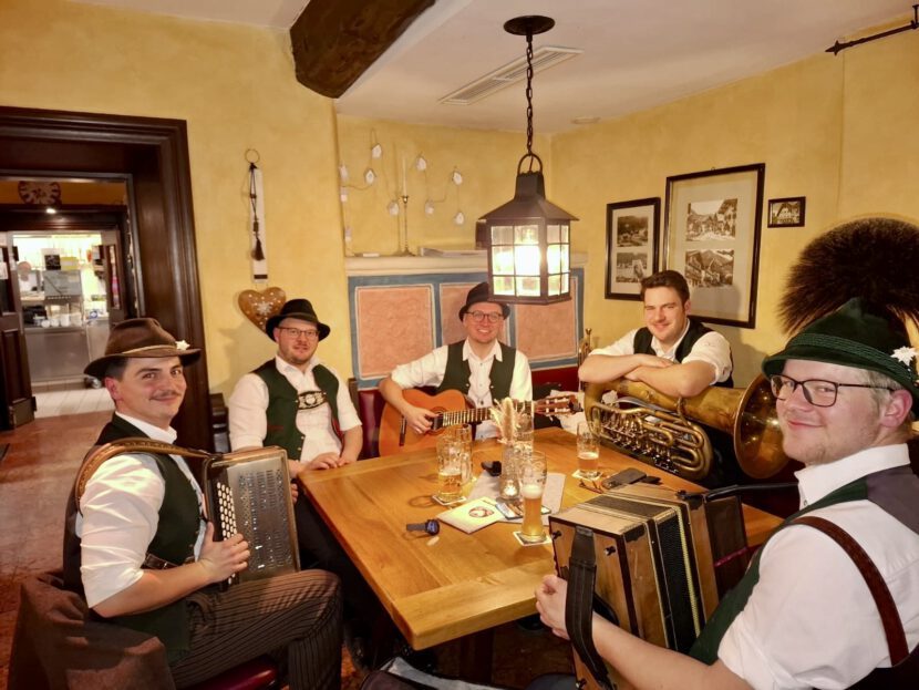 Auftakt zum 100 jährigen Gründungsfest des Chiemgau Alpenverband in Marquartstein